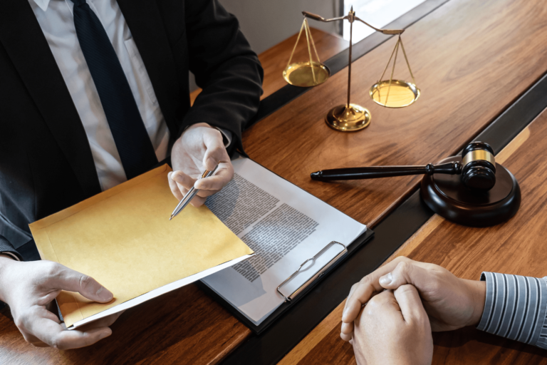 Materia Jurídica: Servicios legales en diversos ámbitos para personas y empresas.